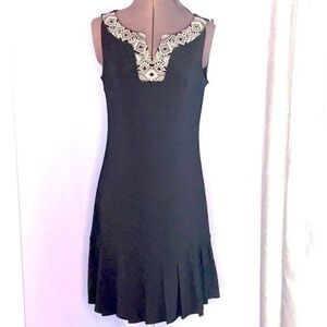 White House Black market dress size extra small Black with accent